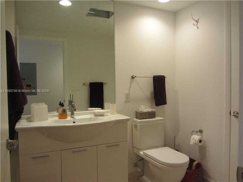 Small Image of 495 BRICKELL AVE #2401, Miami Number 31