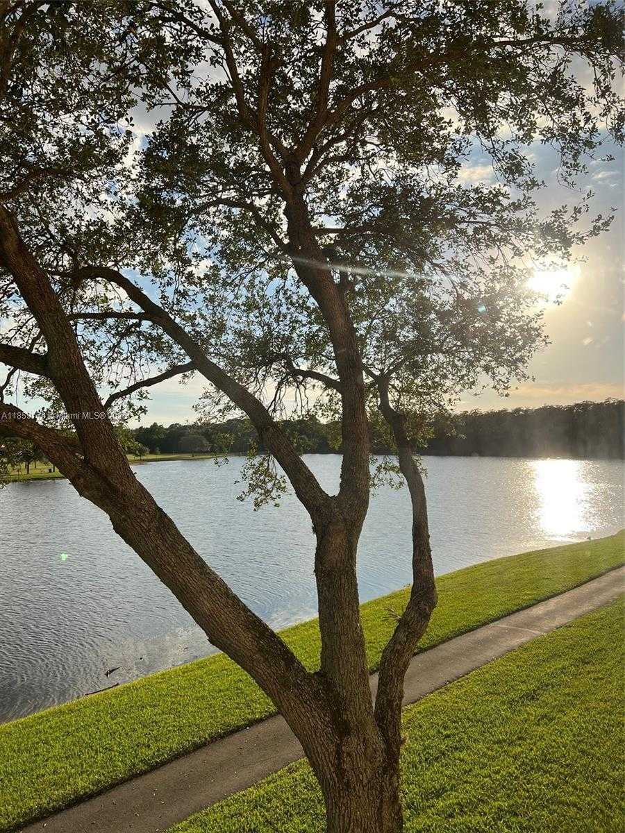 Small Image of 2767 SOUTH CARAMBOLA CIR S #201, Coconut Creek Number 10