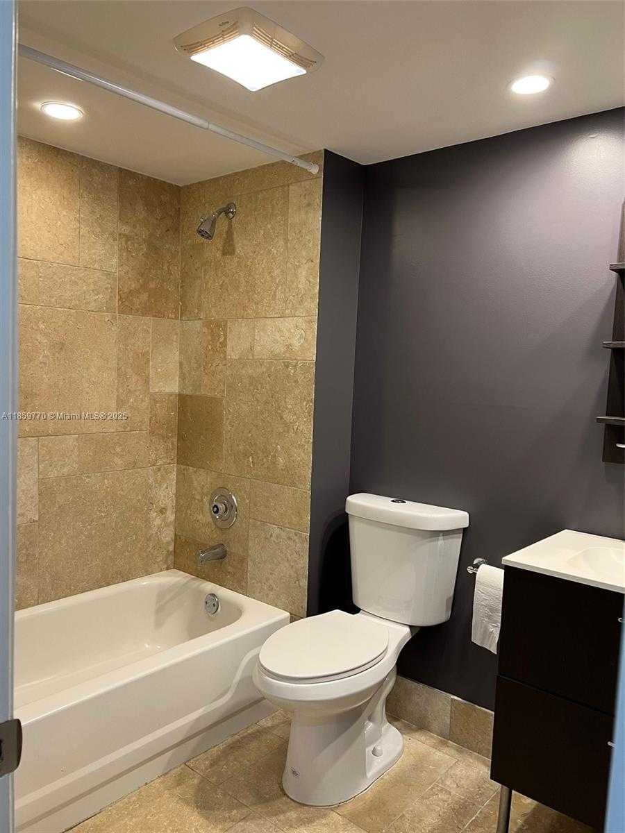 Small Image of 2767 SOUTH CARAMBOLA CIR S #201, Coconut Creek Number 9