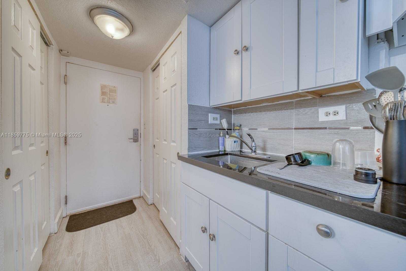 Small Image of 19201 COLLINS AVE #822, Sunny Isles Beach Number 3