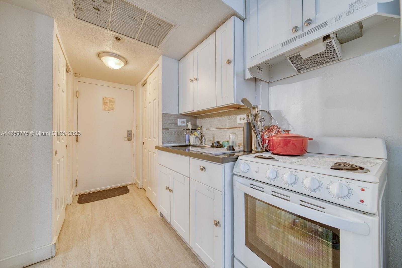 Small Image of 19201 COLLINS AVE #822, Sunny Isles Beach Number 6