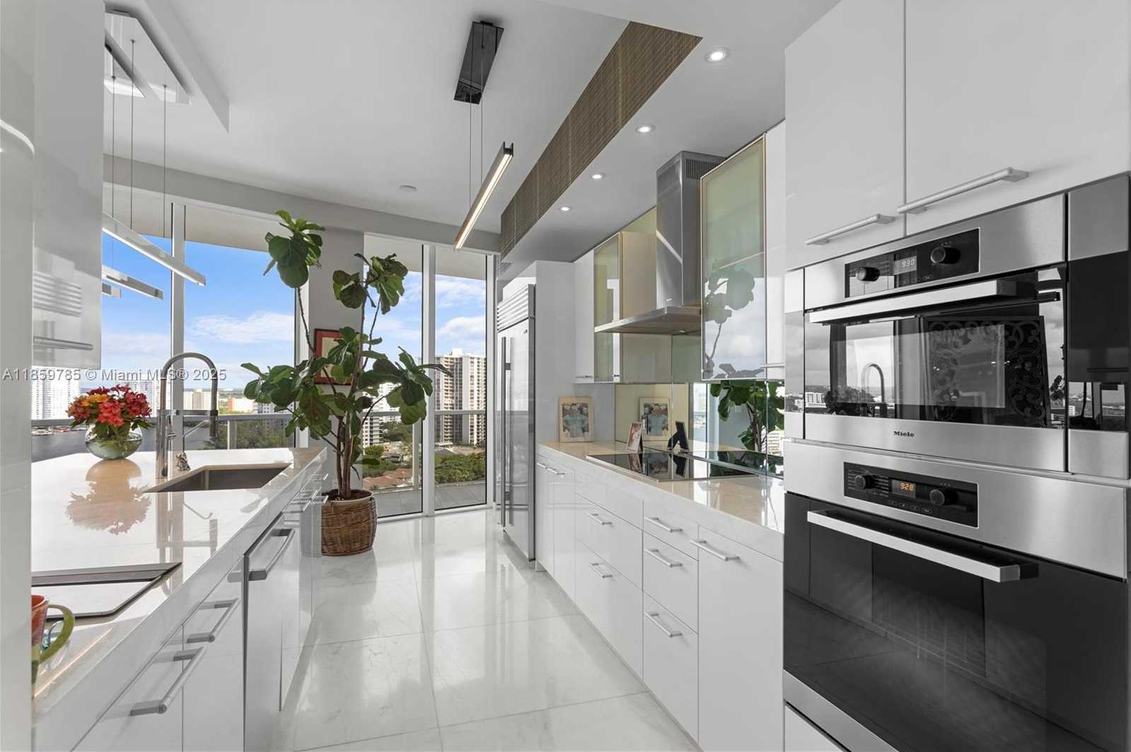 Small Image of 4100 ISLAND BLVD #1503, Aventura Number 14