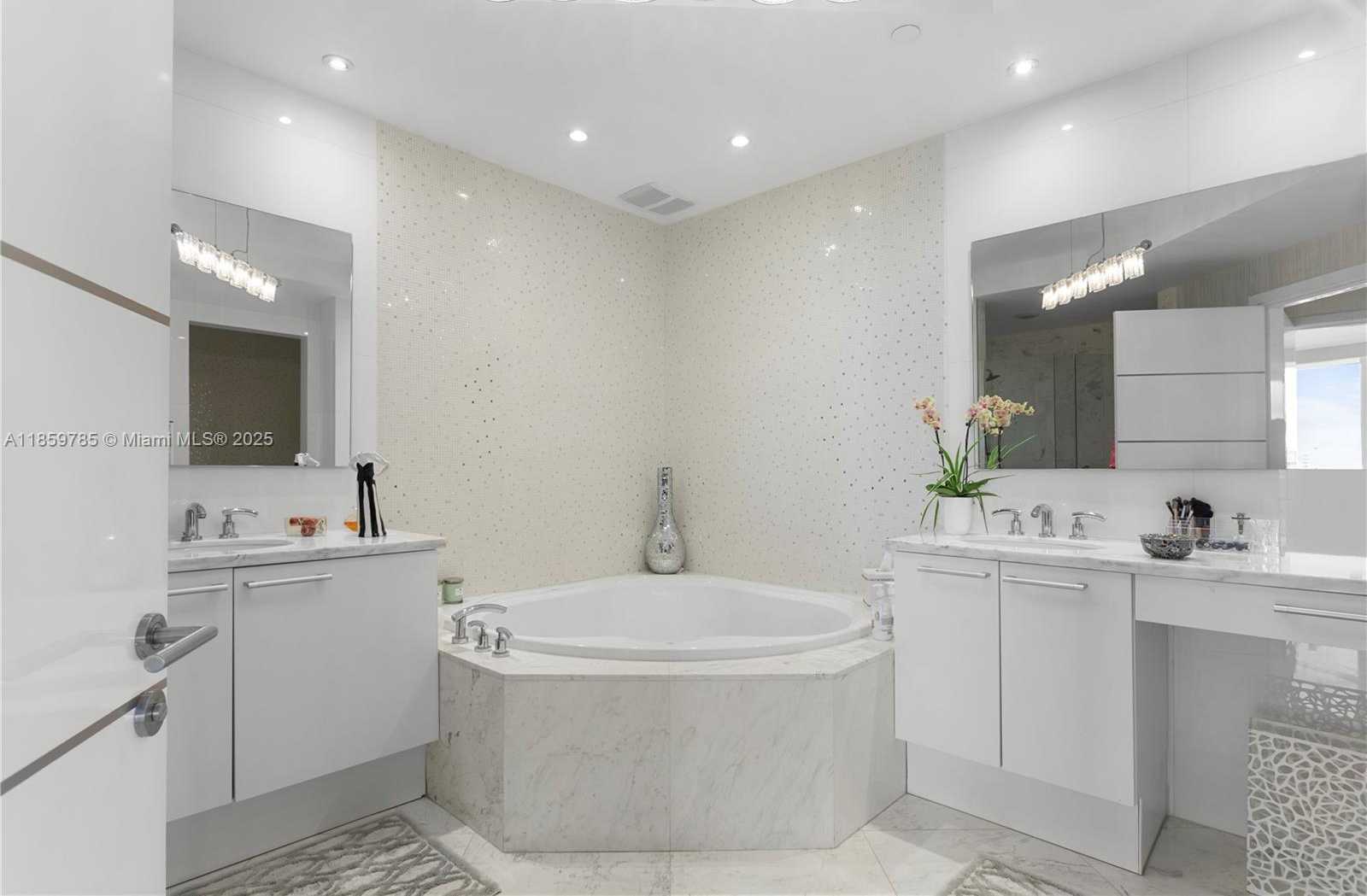 Small Image of 4100 ISLAND BLVD #1503, Aventura Number 24