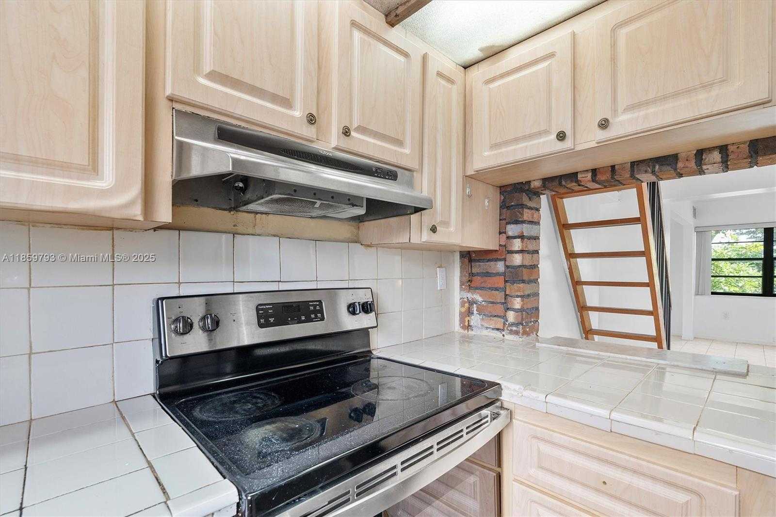 Small Image of 10542 NW 7th Terrace, Miami, FL 33172, USA Number 17