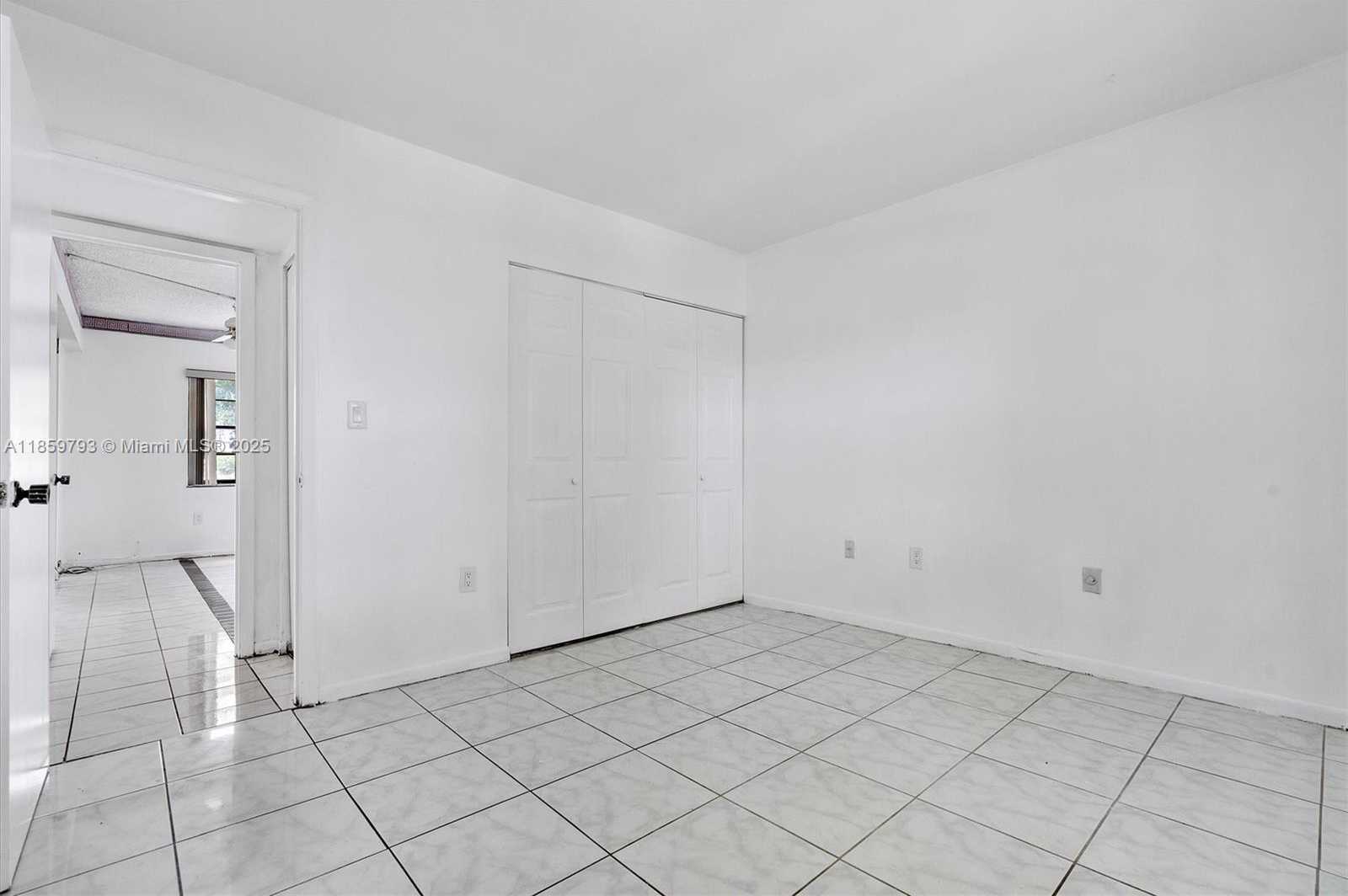 Small Image of 10542 NW 7th Terrace, Miami, FL 33172, USA Number 19