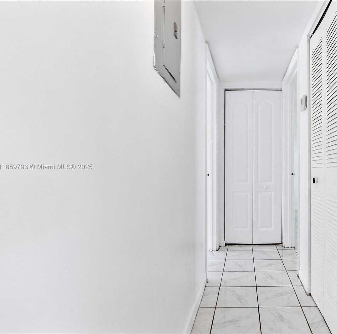 Small Image of 10542 NW 7th Terrace, Miami, FL 33172, USA Number 20
