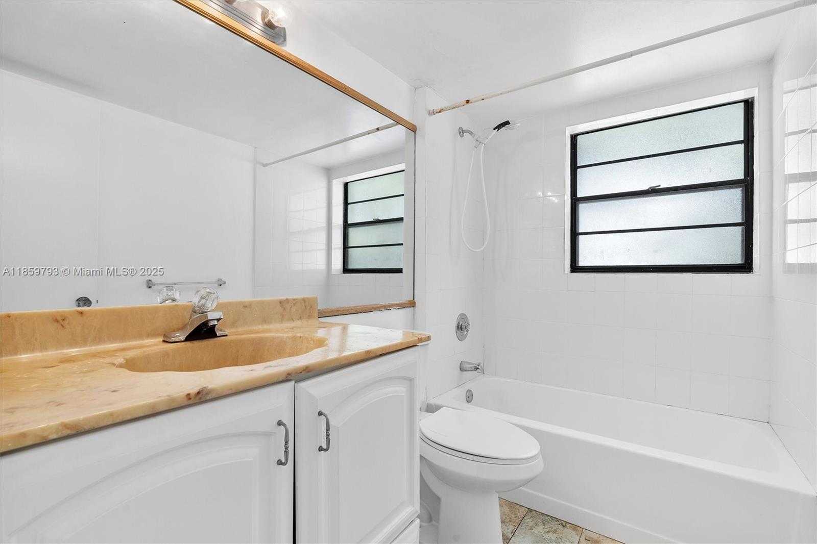 Small Image of 10542 NW 7th Terrace, Miami, FL 33172, USA Number 21