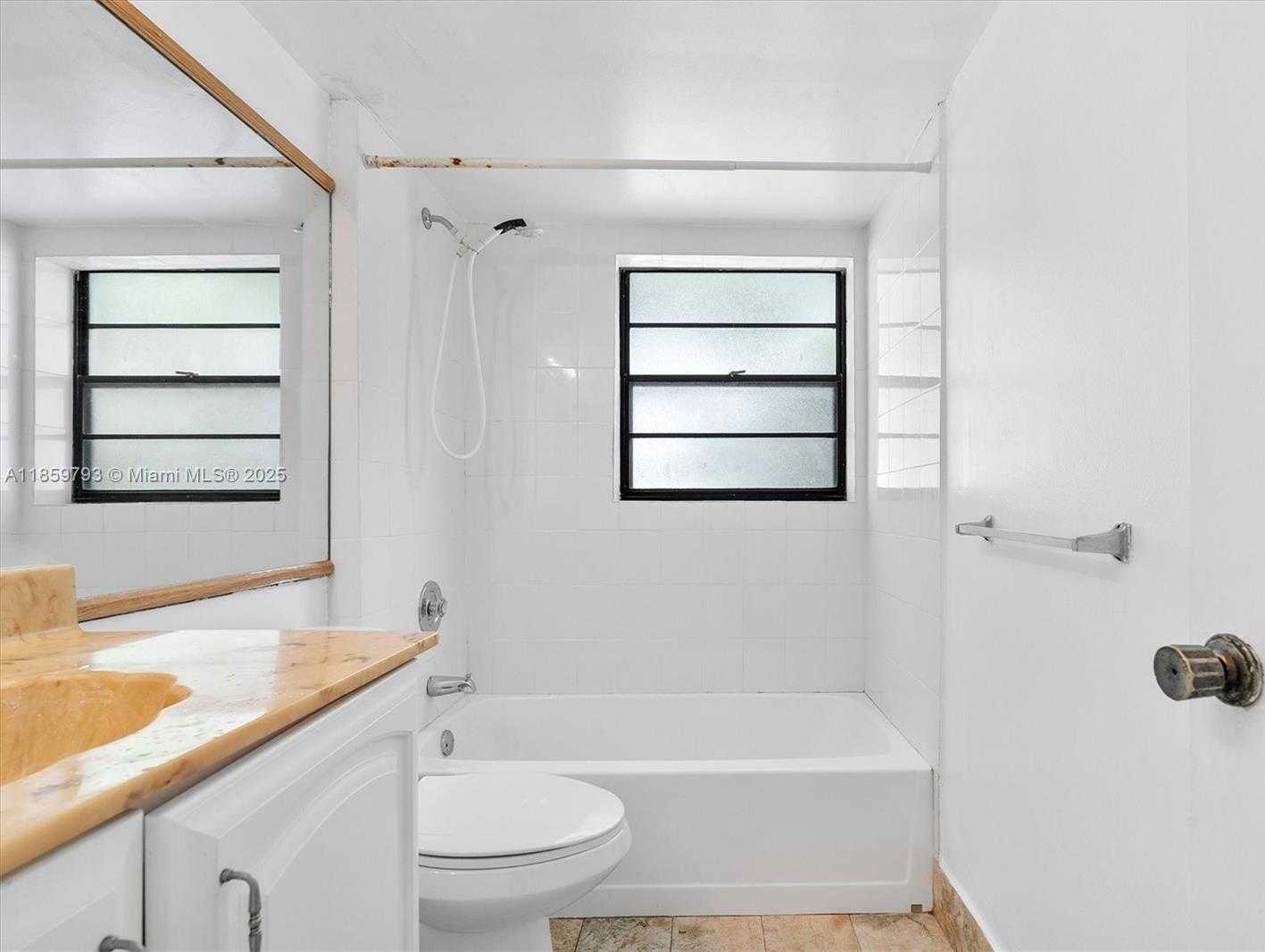 Small Image of 10542 NW 7th Terrace, Miami, FL 33172, USA Number 22