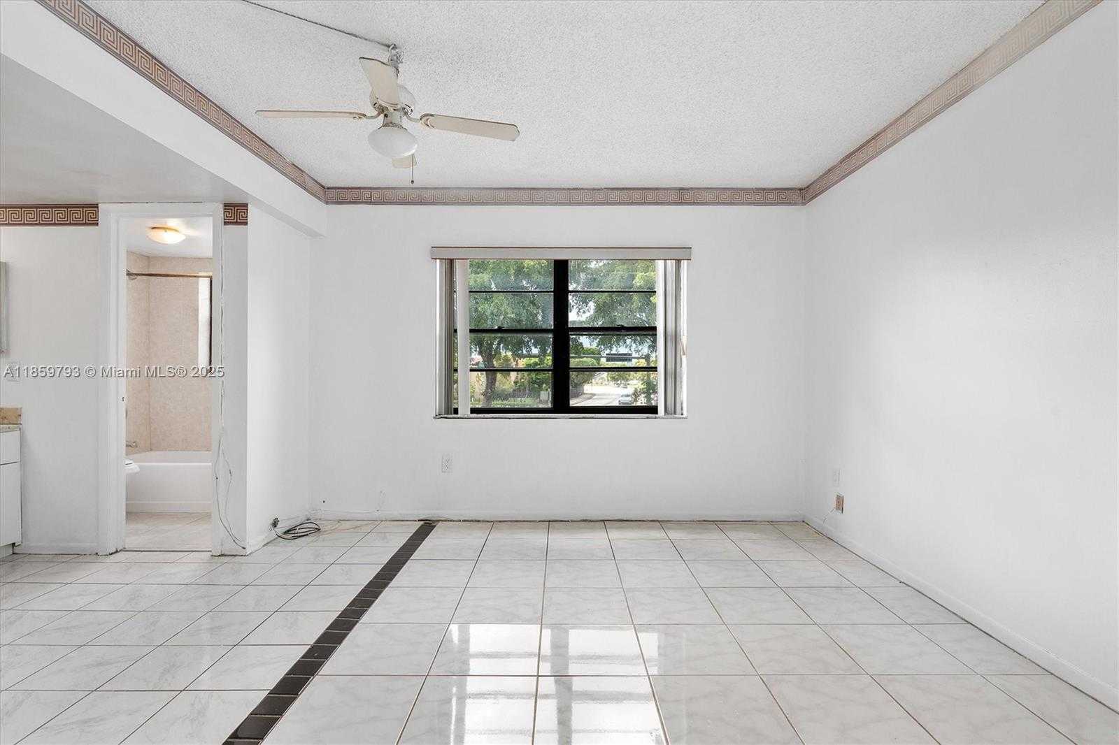 Small Image of 10542 NW 7th Terrace, Miami, FL 33172, USA Number 24