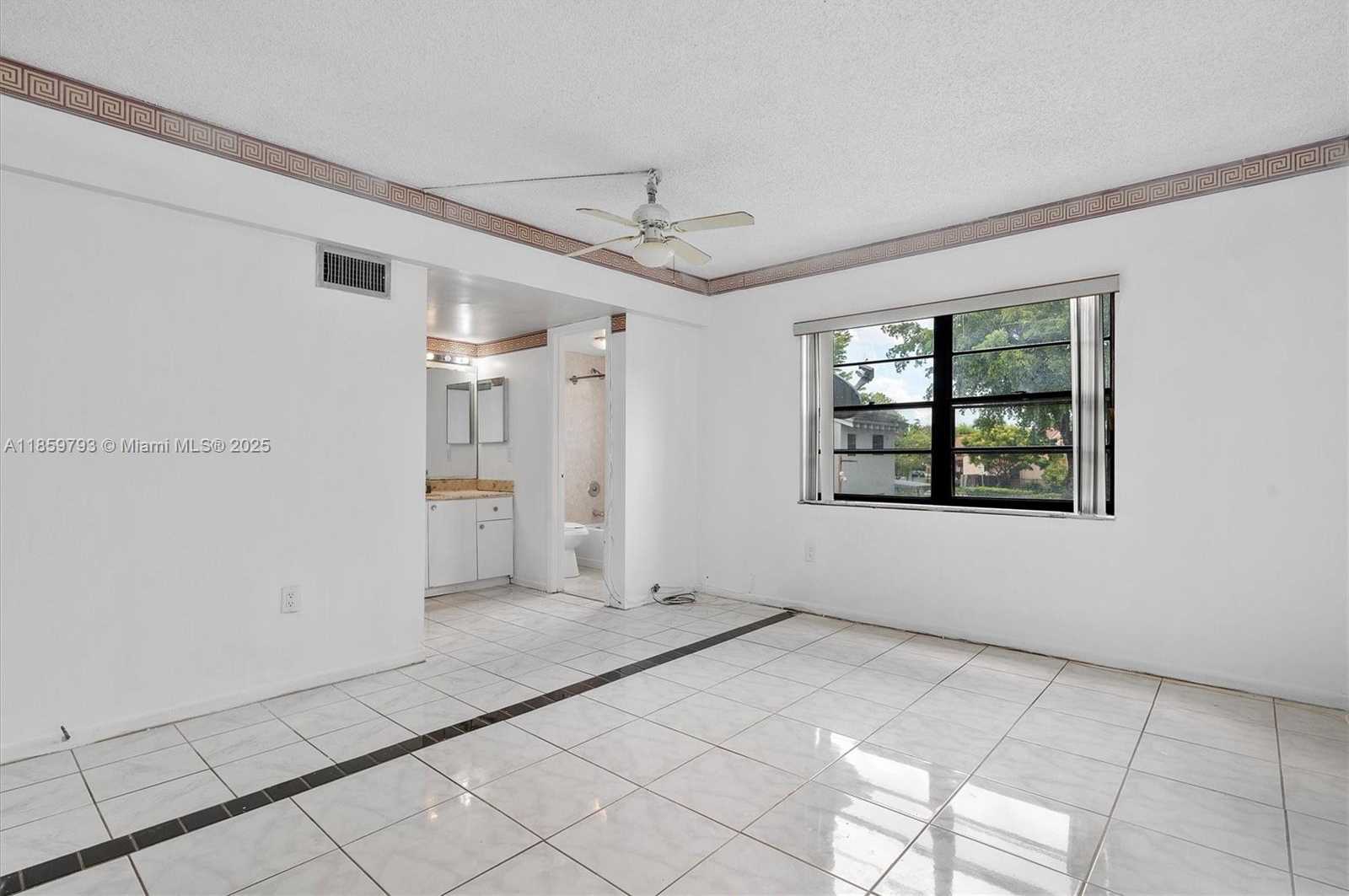 Small Image of 10542 NW 7th Terrace, Miami, FL 33172, USA Number 25