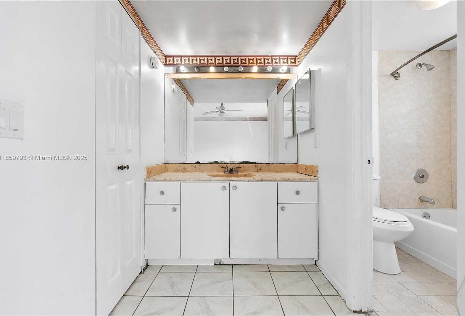 Small Image of 10542 NW 7th Terrace, Miami, FL 33172, USA Number 26