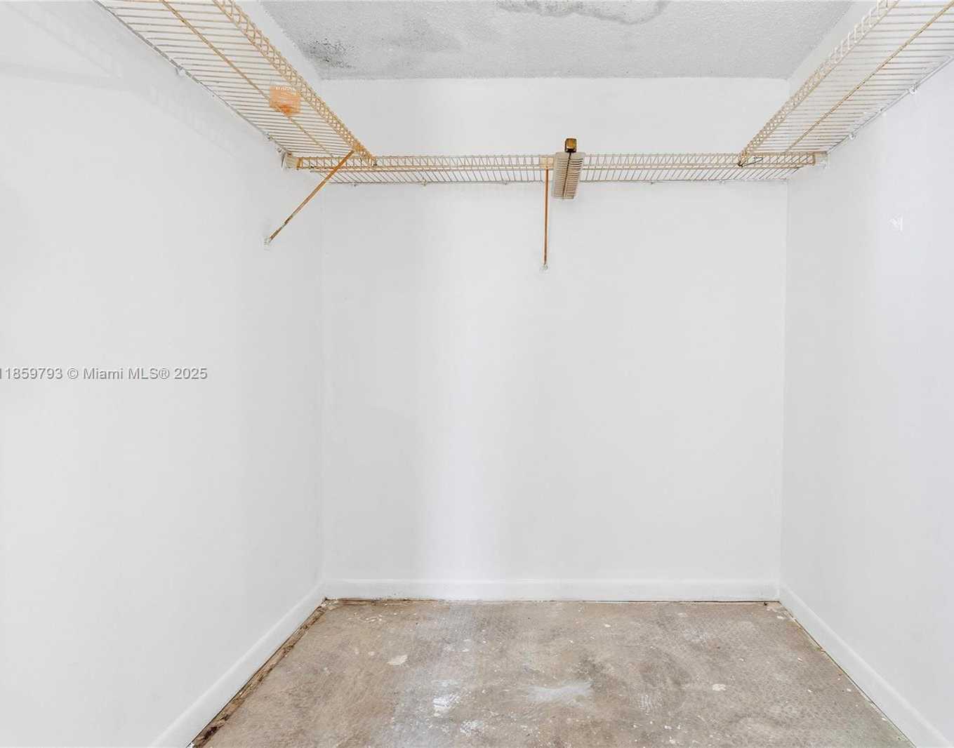 Small Image of 10542 NW 7th Terrace, Miami, FL 33172, USA Number 28