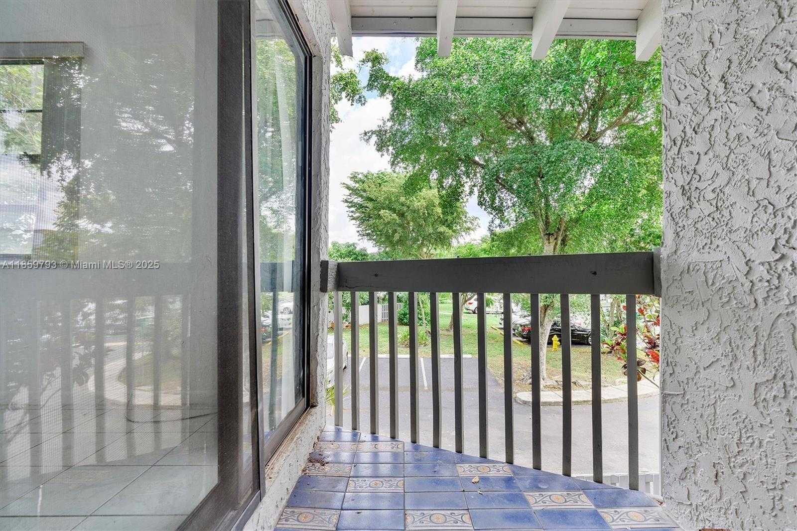 Small Image of 10542 NW 7th Terrace, Miami, FL 33172, USA Number 30