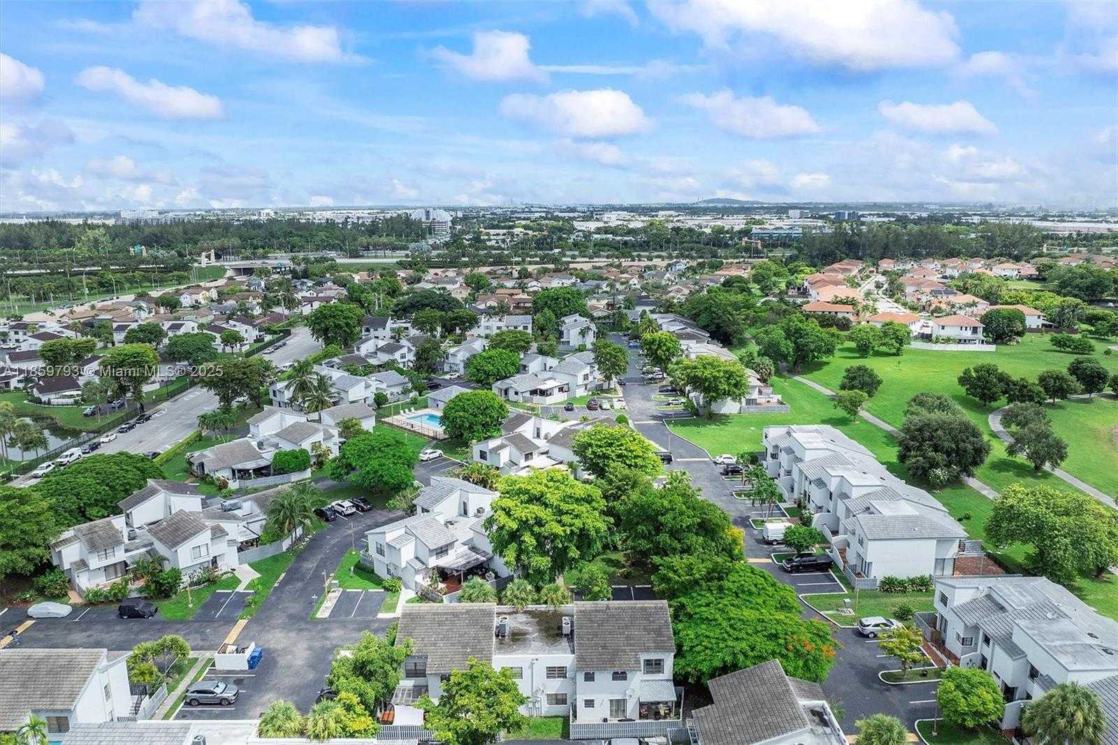Small Image of 10542 NW 7th Terrace, Miami, FL 33172, USA Number 33