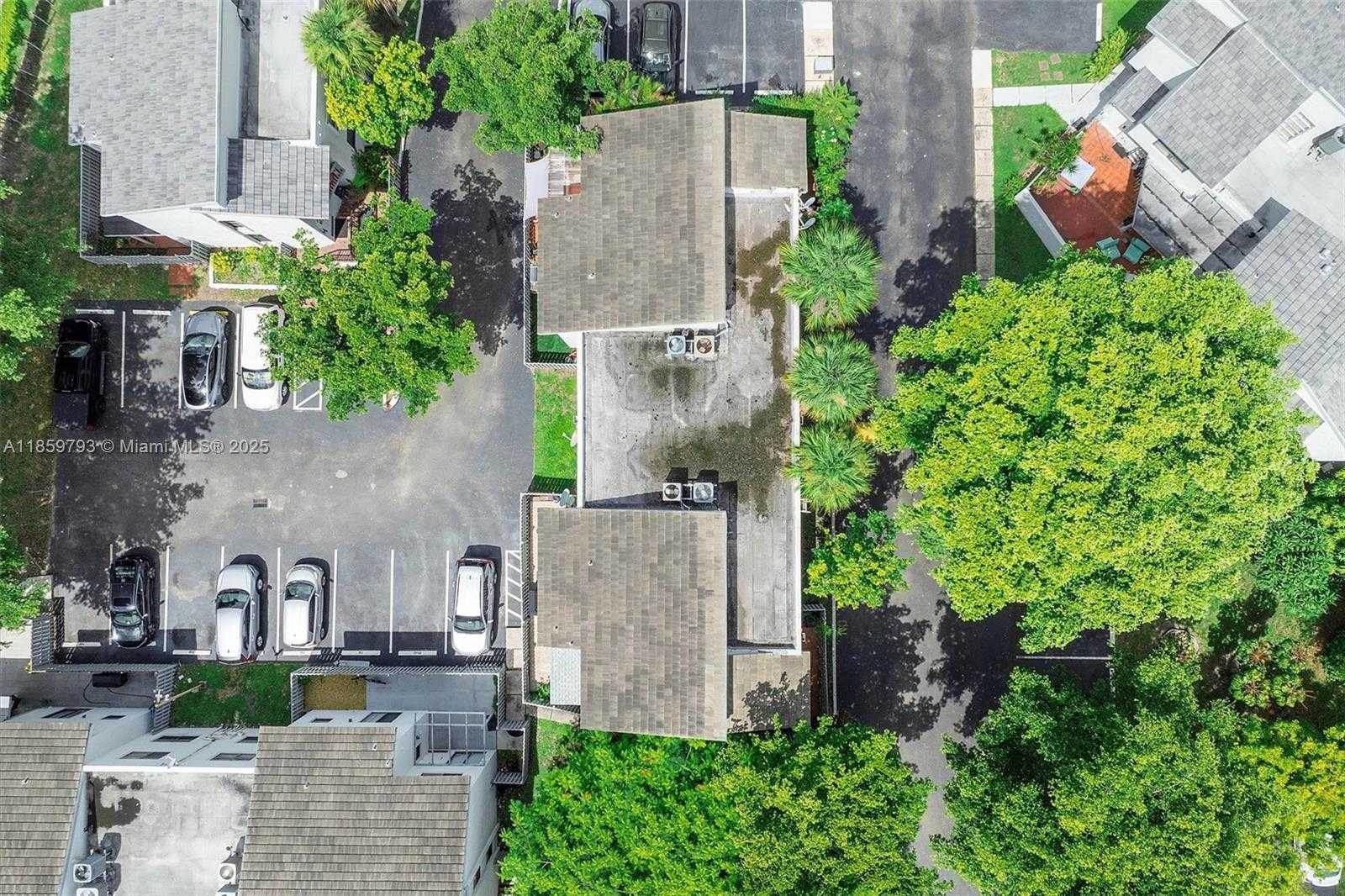 Small Image of 10542 NW 7th Terrace, Miami, FL 33172, USA Number 36