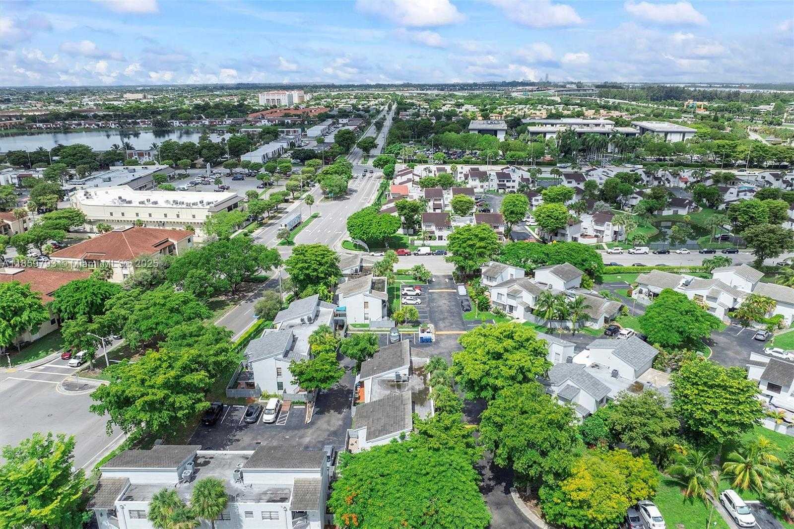 Small Image of 10542 NW 7th Terrace, Miami, FL 33172, USA Number 37