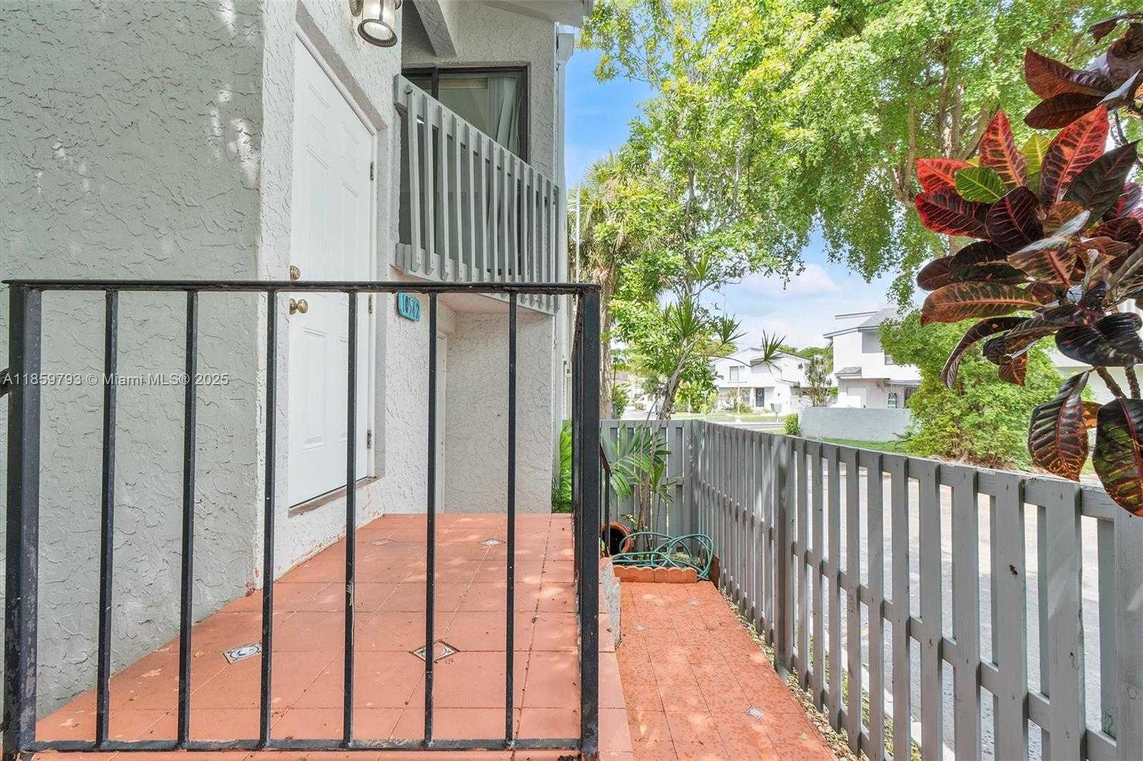 Small Image of 10542 NW 7th Terrace, Miami, FL 33172, USA Number 4