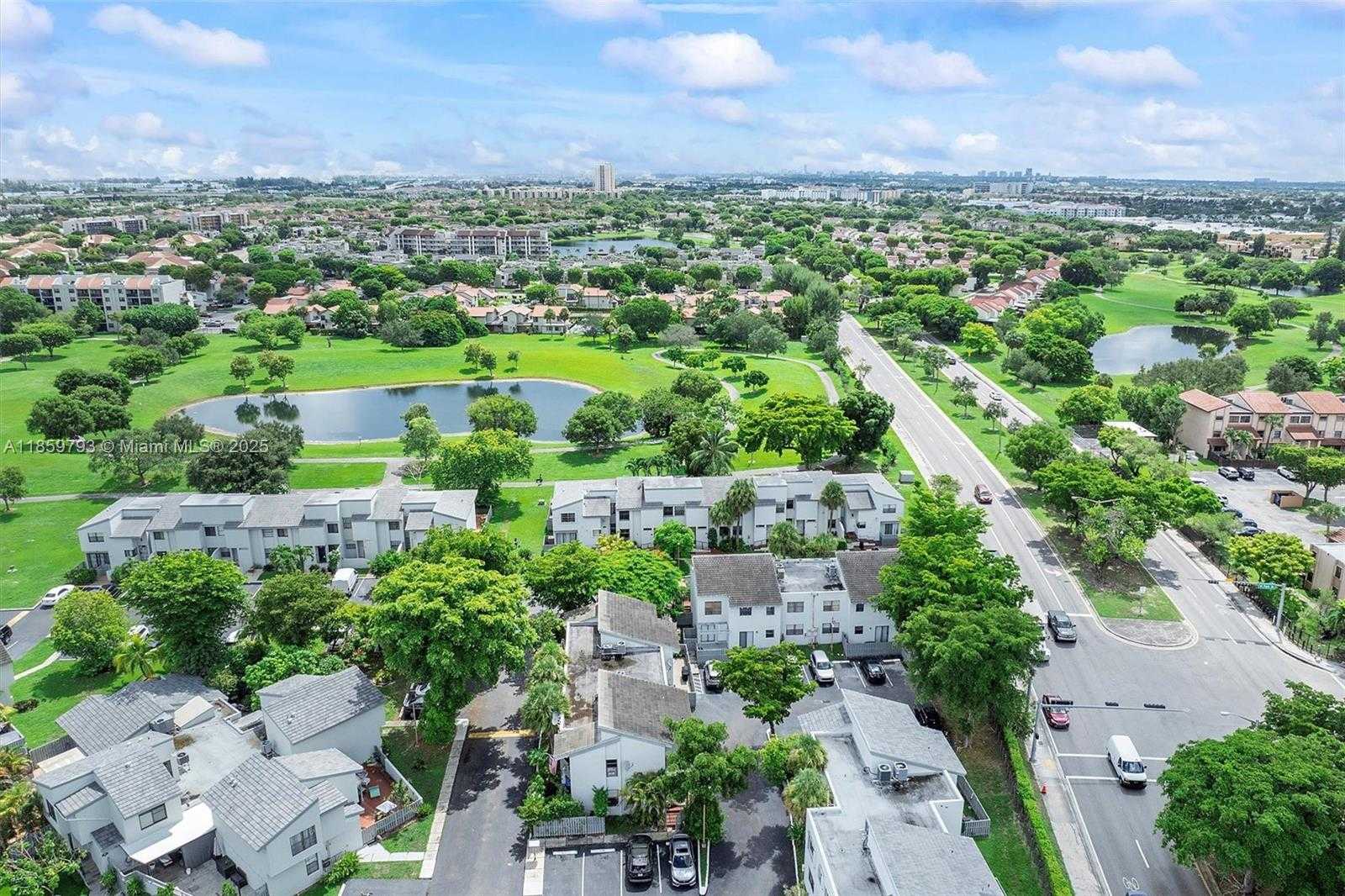 Small Image of 10542 NW 7th Terrace, Miami, FL 33172, USA Number 41