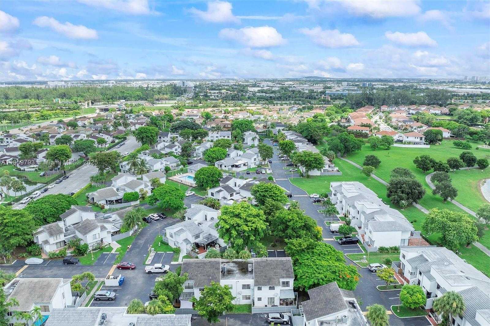 Small Image of 10542 NW 7th Terrace, Miami, FL 33172, USA Number 43