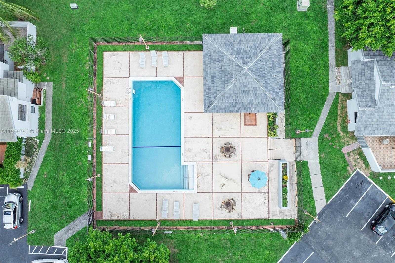 Small Image of 10542 NW 7th Terrace, Miami, FL 33172, USA Number 45