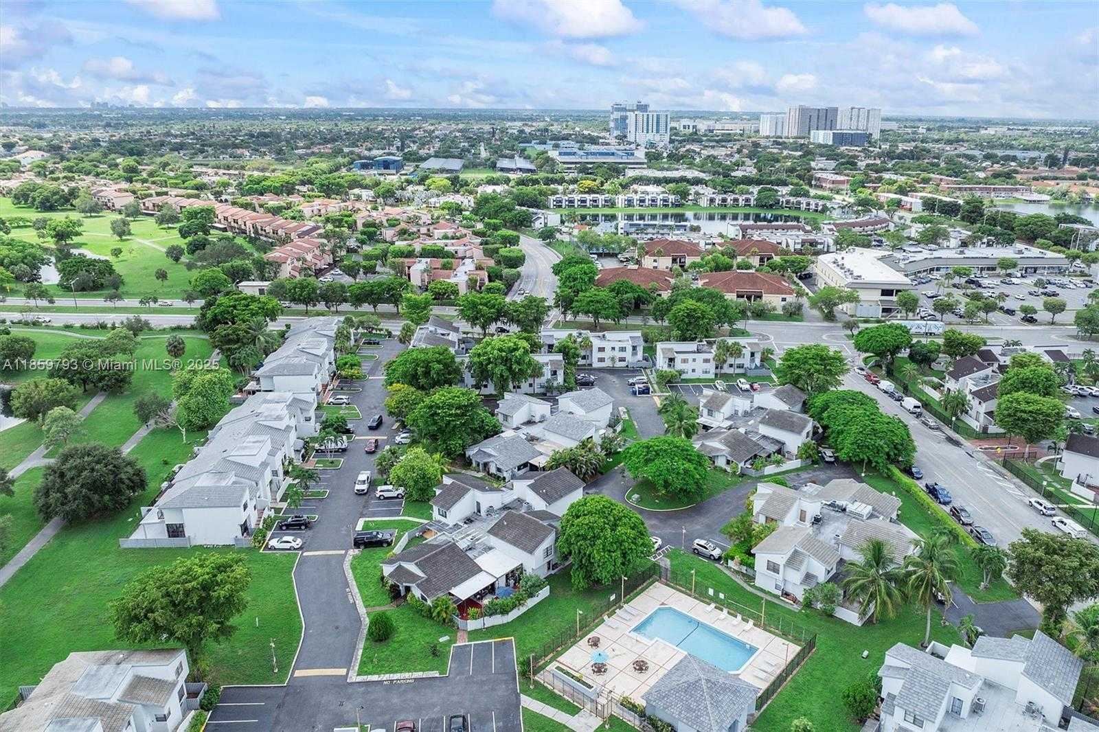 Small Image of 10542 NW 7th Terrace, Miami, FL 33172, USA Number 46