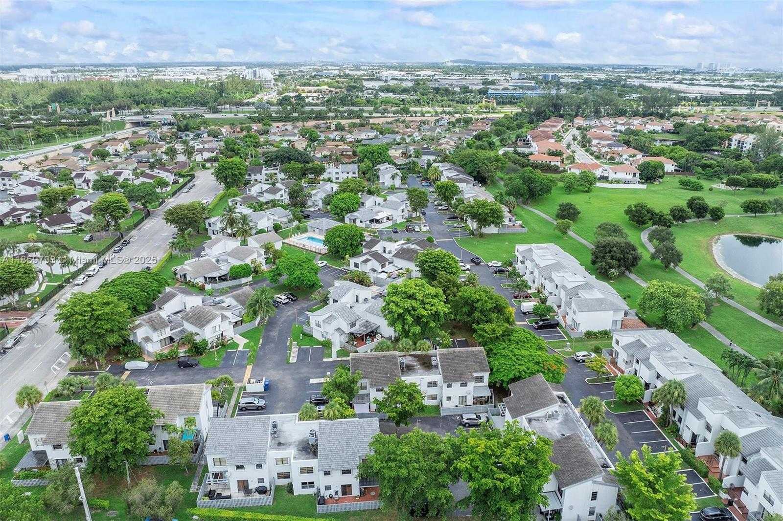 Small Image of 10542 NW 7th Terrace, Miami, FL 33172, USA Number 47