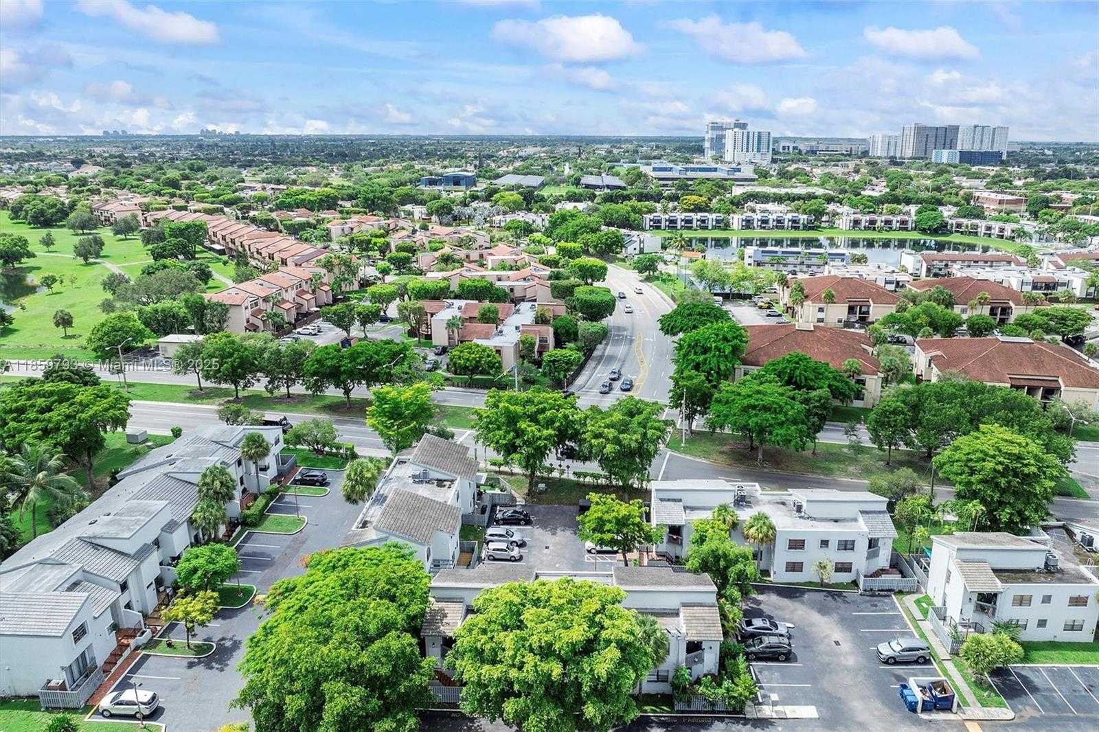 Small Image of 10542 NW 7th Terrace, Miami, FL 33172, USA Number 48