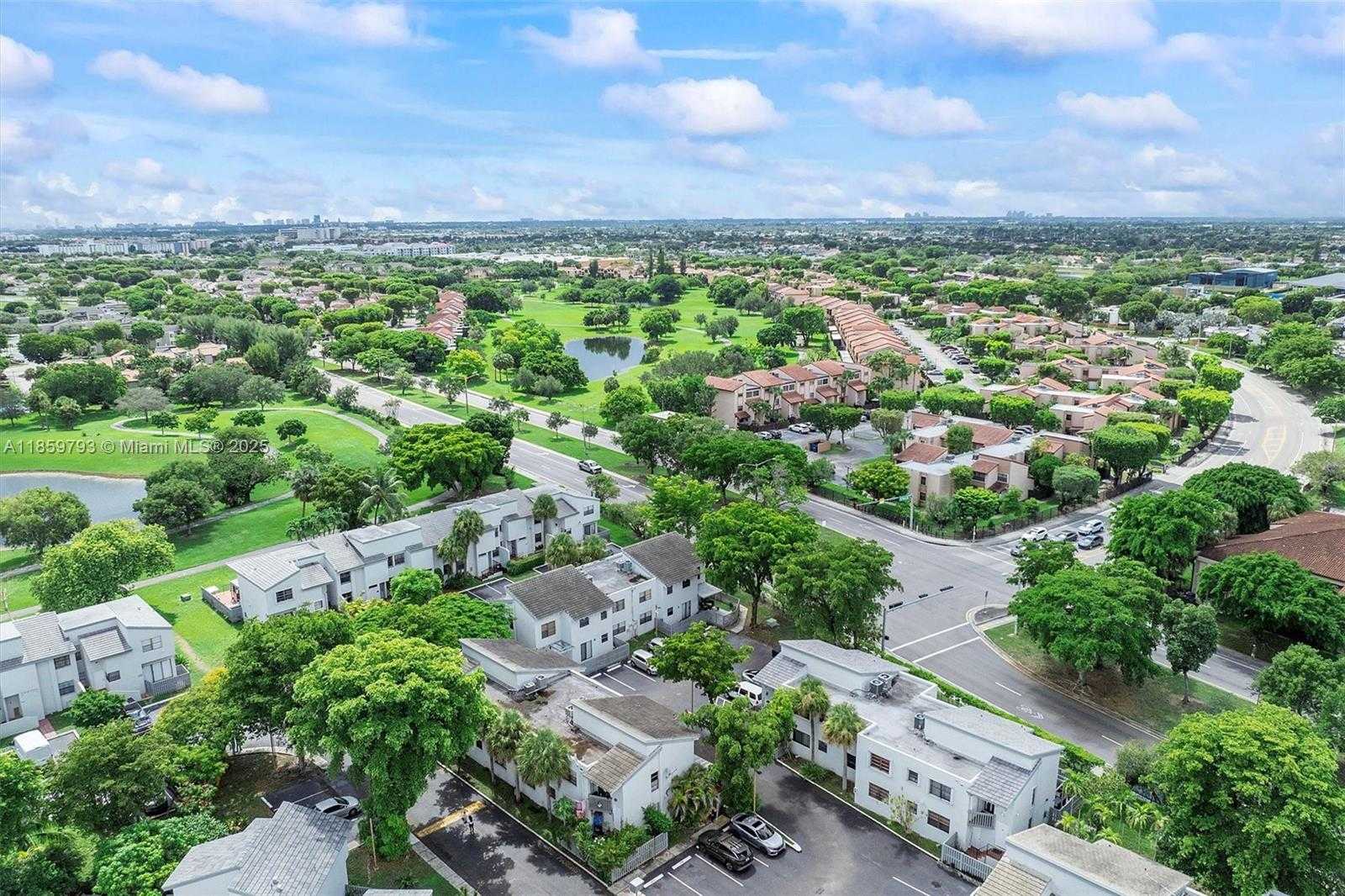 Small Image of 10542 NW 7th Terrace, Miami, FL 33172, USA Number 49