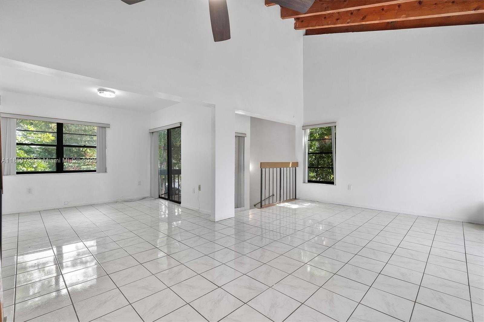 Small Image of 10542 NW 7th Terrace, Miami, FL 33172, USA Number 9