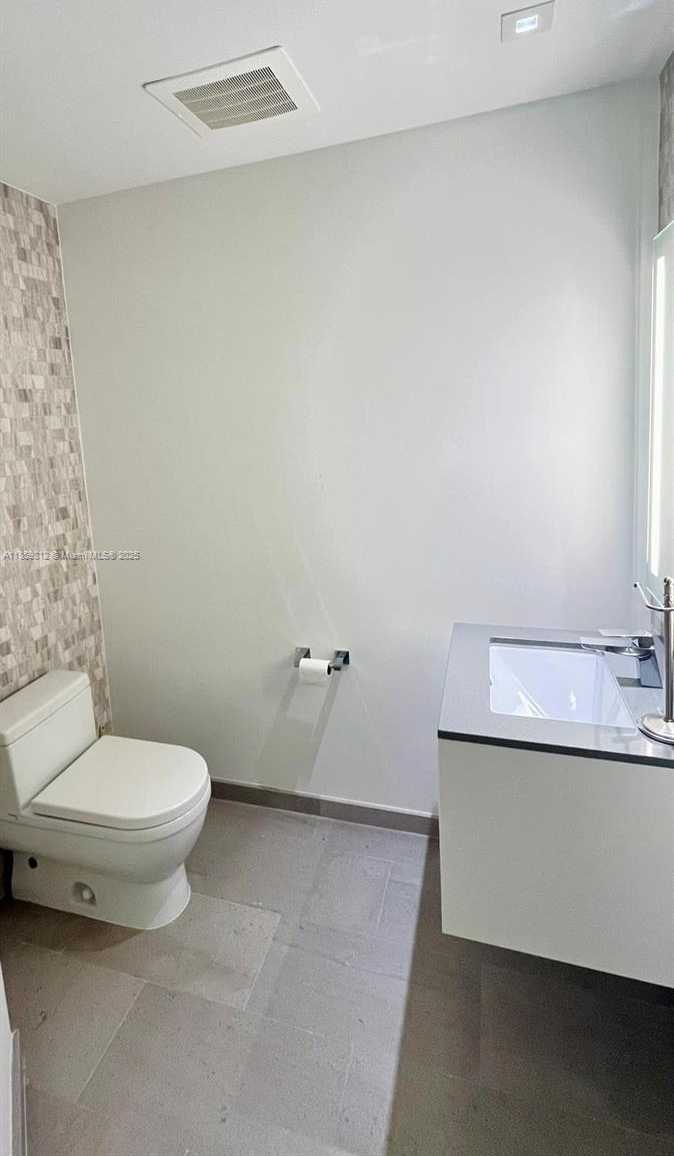 Small Image of 68 SOUTH EAST 6TH ST #1212, Miami Number 25