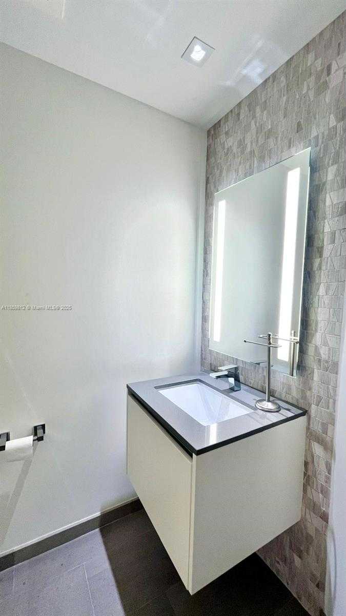 Small Image of 68 SOUTH EAST 6TH ST #1212, Miami Number 26