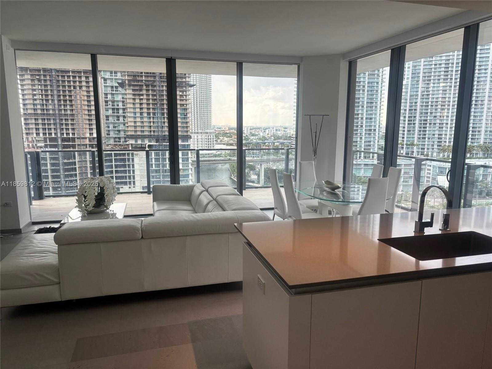 Small Image of 68 SOUTH EAST 6TH ST #1212, Miami Number 4