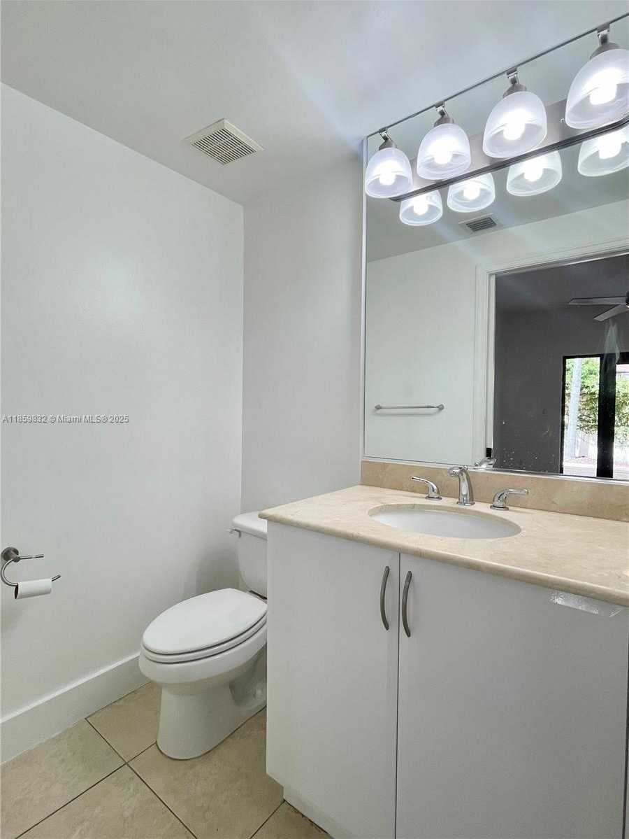 Small Image of 3204 BIRD AVE #105, Miami Number 11
