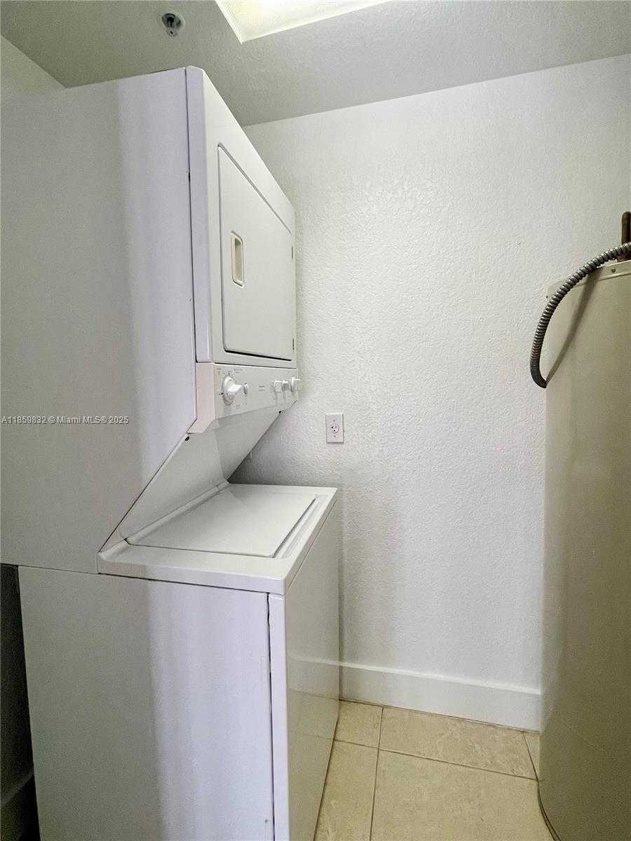Small Image of 3204 BIRD AVE #105, Miami Number 12