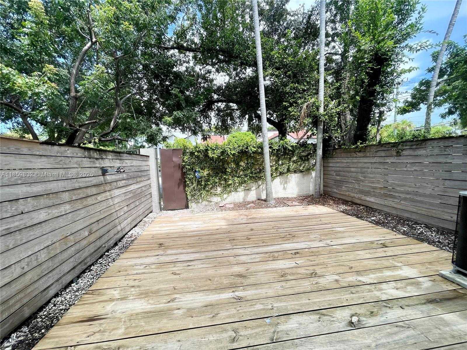 Small Image of 3204 BIRD AVE #105, Miami Number 15