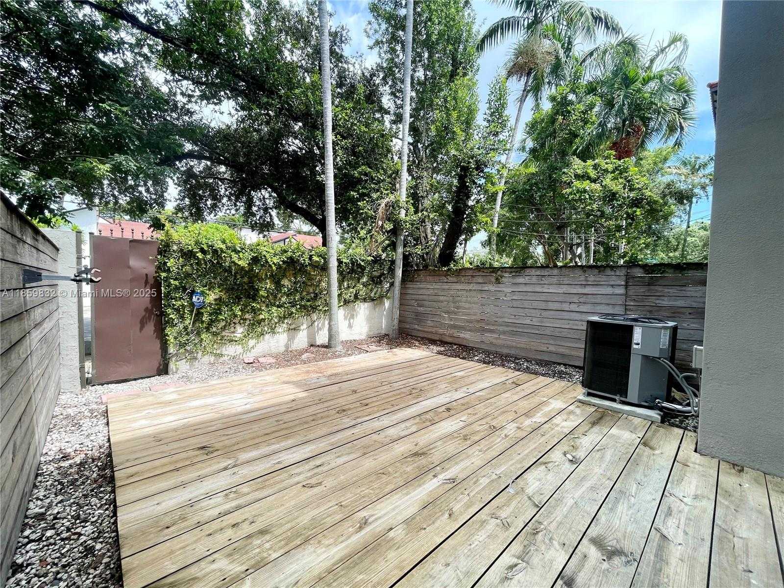Small Image of 3204 BIRD AVE #105, Miami Number 16