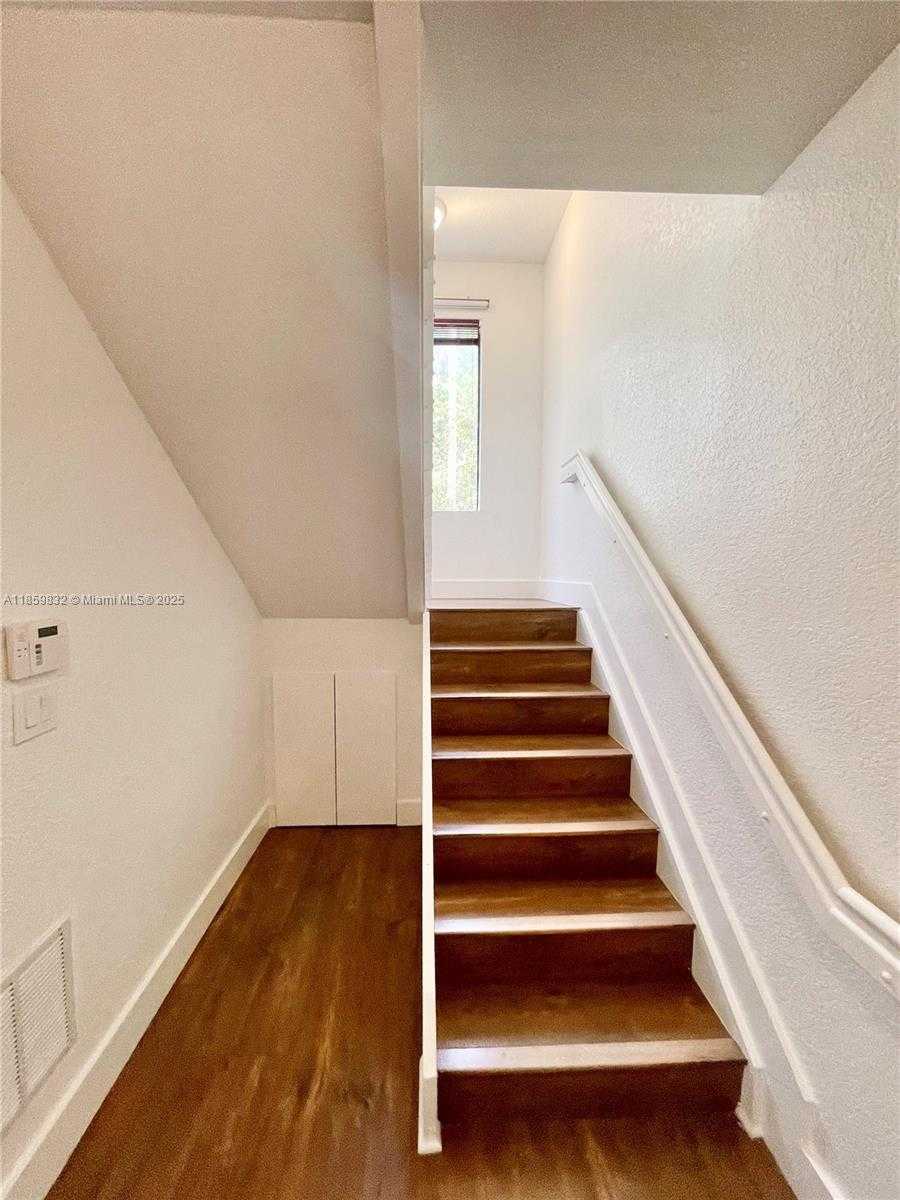 Small Image of 3204 BIRD AVE #105, Miami Number 21