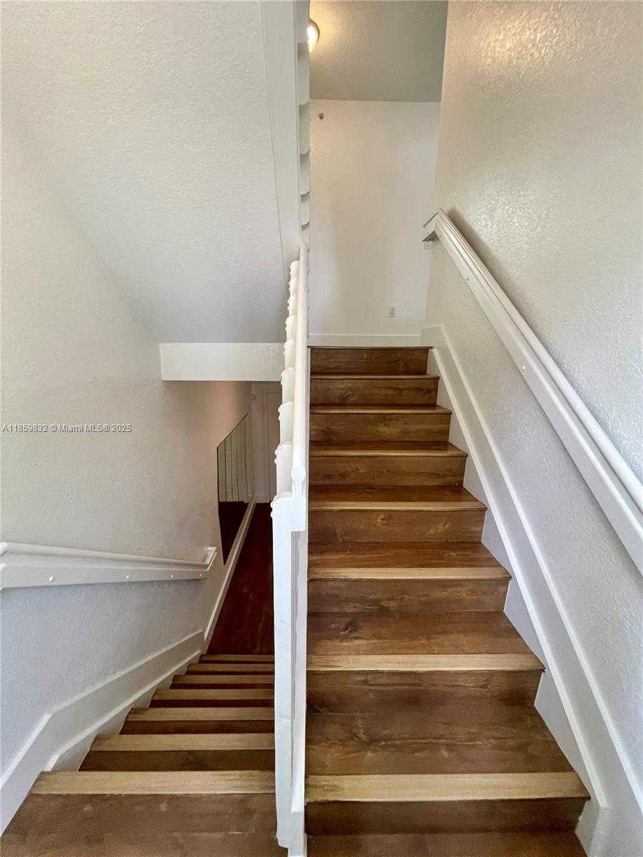 Small Image of 3204 BIRD AVE #105, Miami Number 22