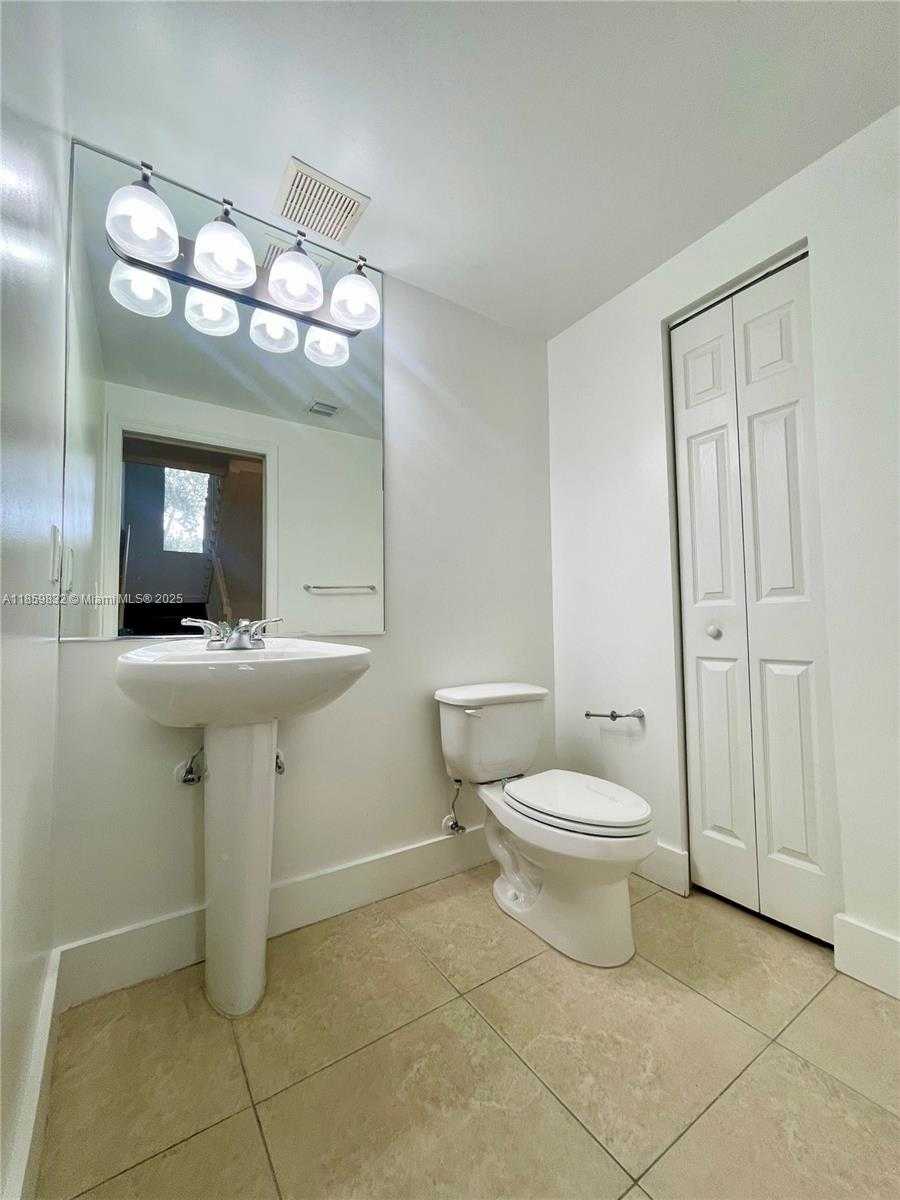 Small Image of 3204 BIRD AVE #105, Miami Number 23