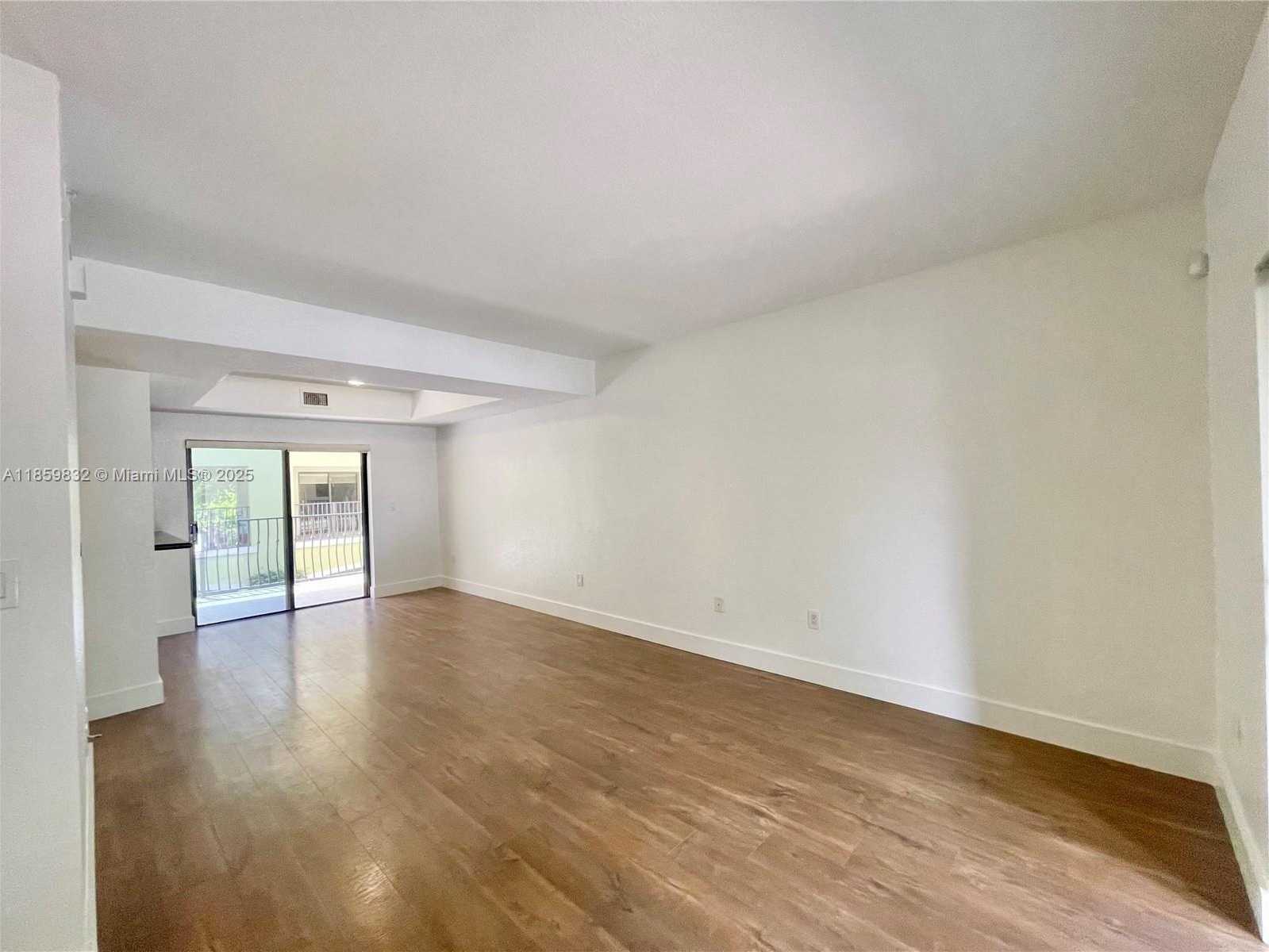 Small Image of 3204 BIRD AVE #105, Miami Number 25