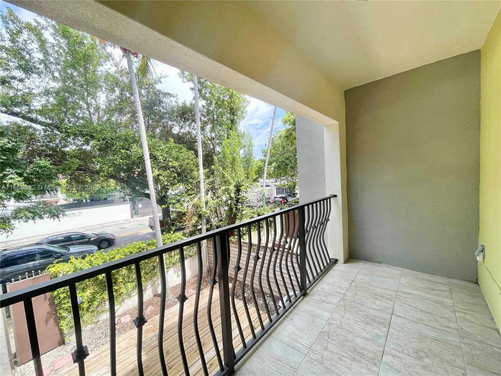 Small Image of 3204 BIRD AVE #105, Miami Number 26