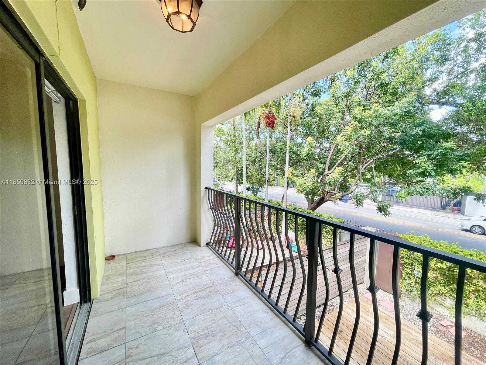 Small Image of 3204 BIRD AVE #105, Miami Number 27
