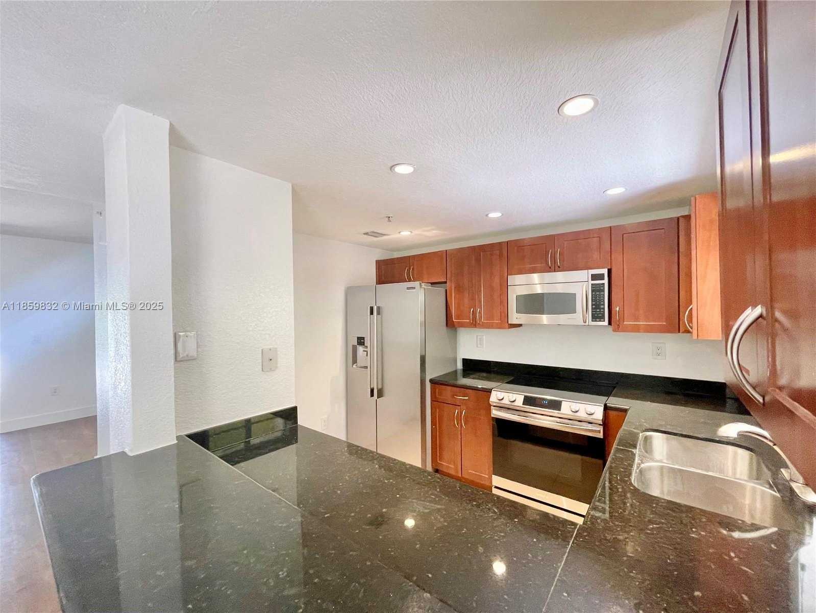 Small Image of 3204 BIRD AVE #105, Miami Number 33