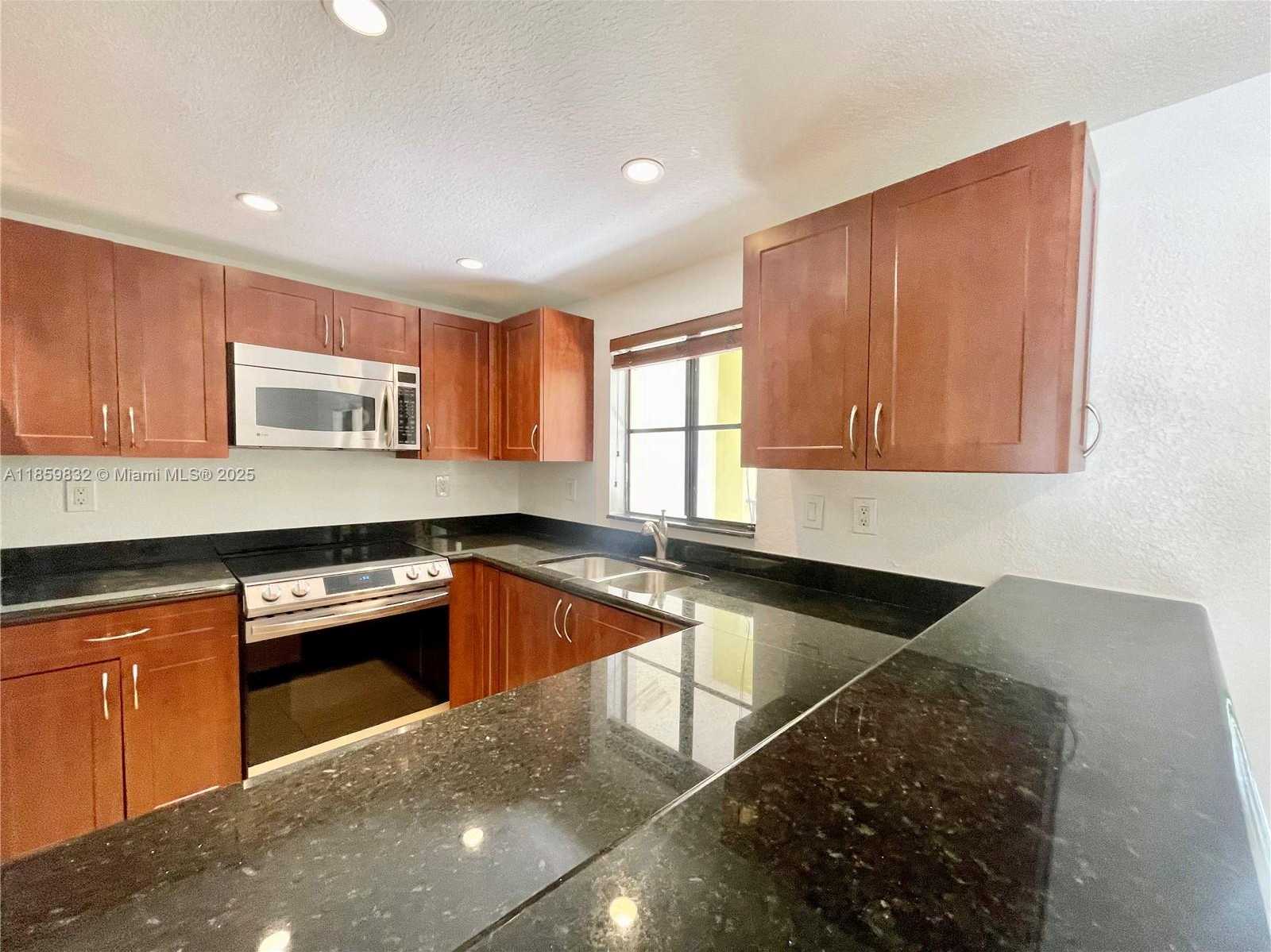 Small Image of 3204 BIRD AVE #105, Miami Number 34