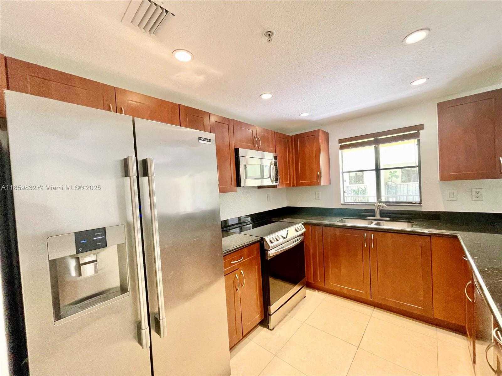 Small Image of 3204 BIRD AVE #105, Miami Number 35