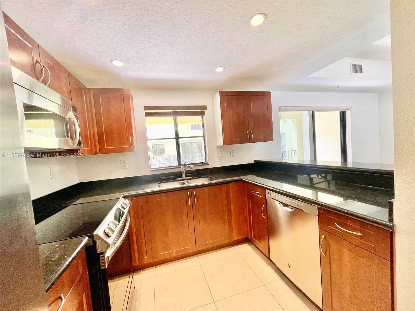 Small Image of 3204 BIRD AVE #105, Miami Number 36