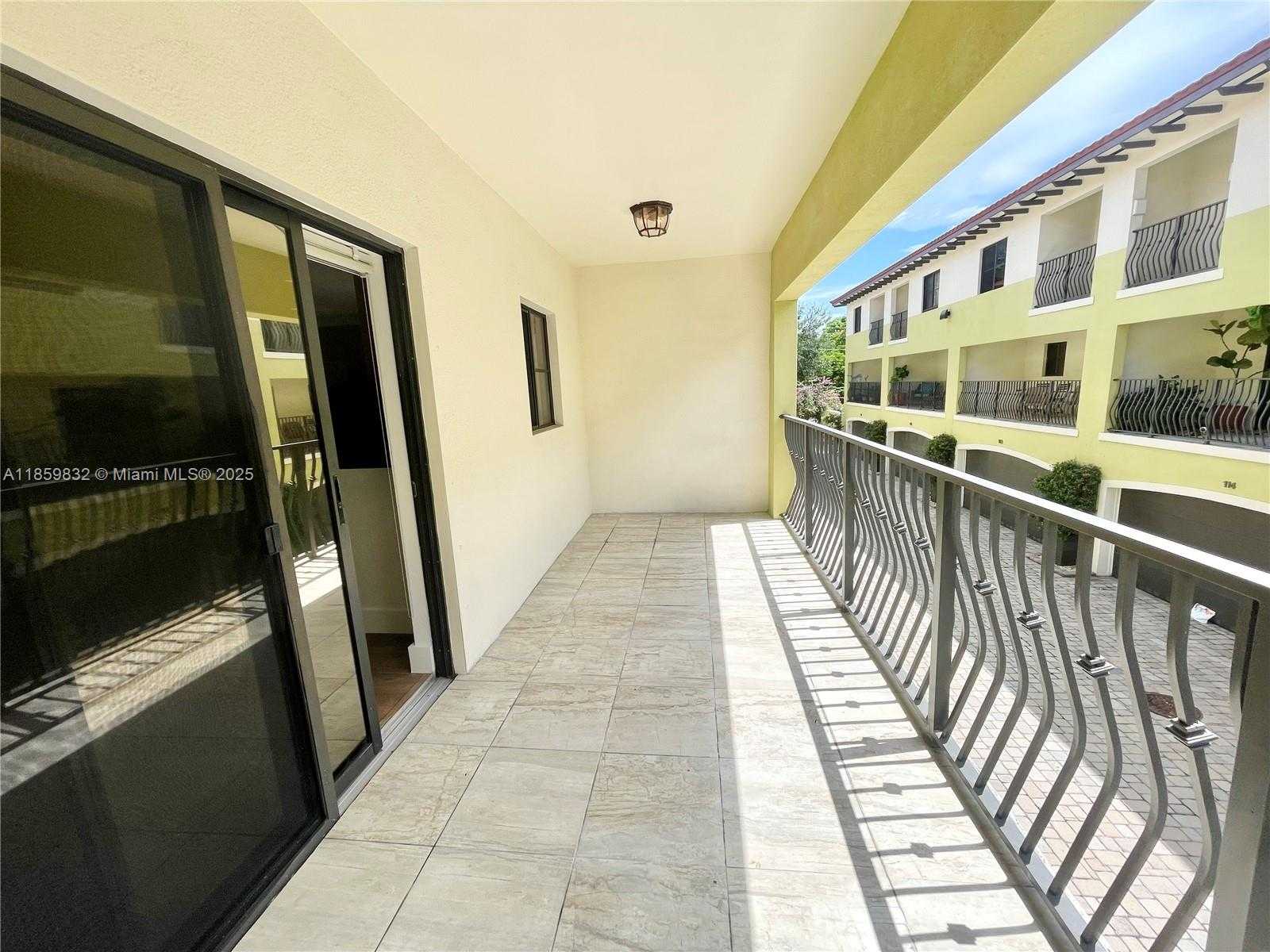 Small Image of 3204 BIRD AVE #105, Miami Number 38