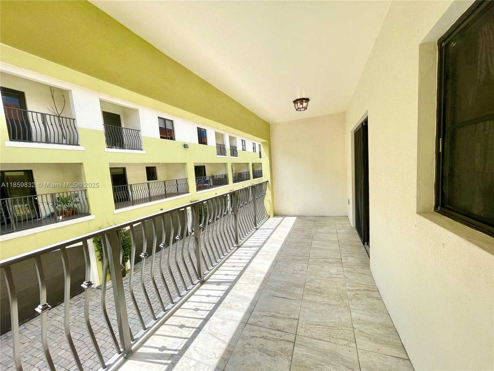 Small Image of 3204 BIRD AVE #105, Miami Number 39