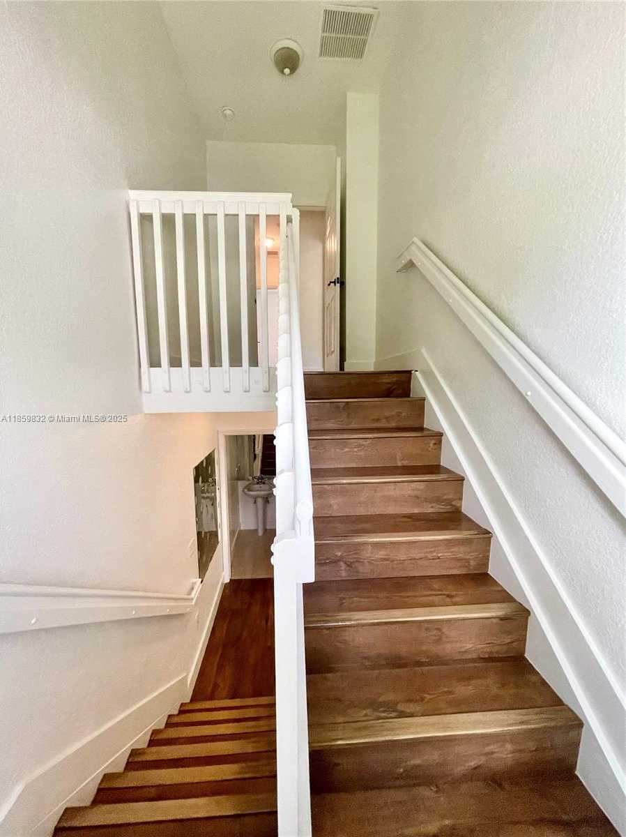 Small Image of 3204 BIRD AVE #105, Miami Number 41