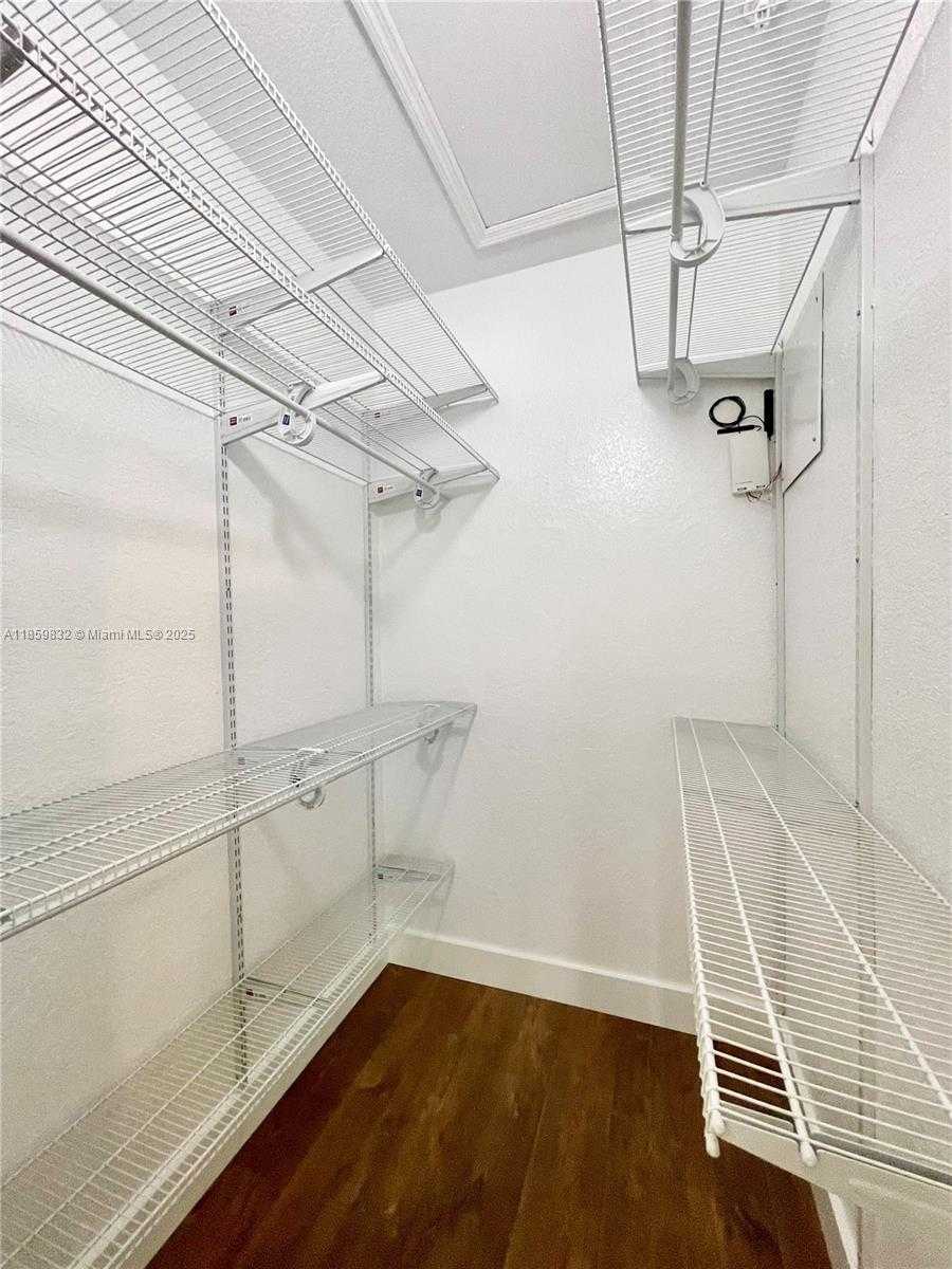 Small Image of 3204 BIRD AVE #105, Miami Number 44
